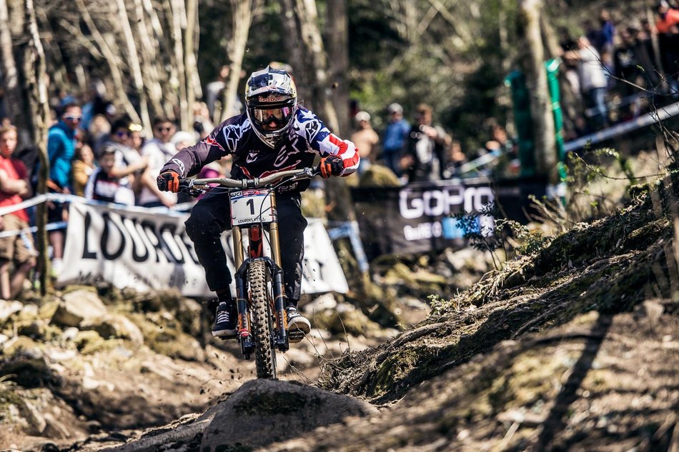 Aaron gwin dompte les chemins rocailleux